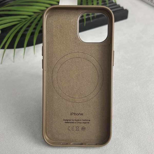 Шкіряний чохол для Apple iPhone 15 Light Коричневий Leather Case with MagSafe and Animation - Зображення 2